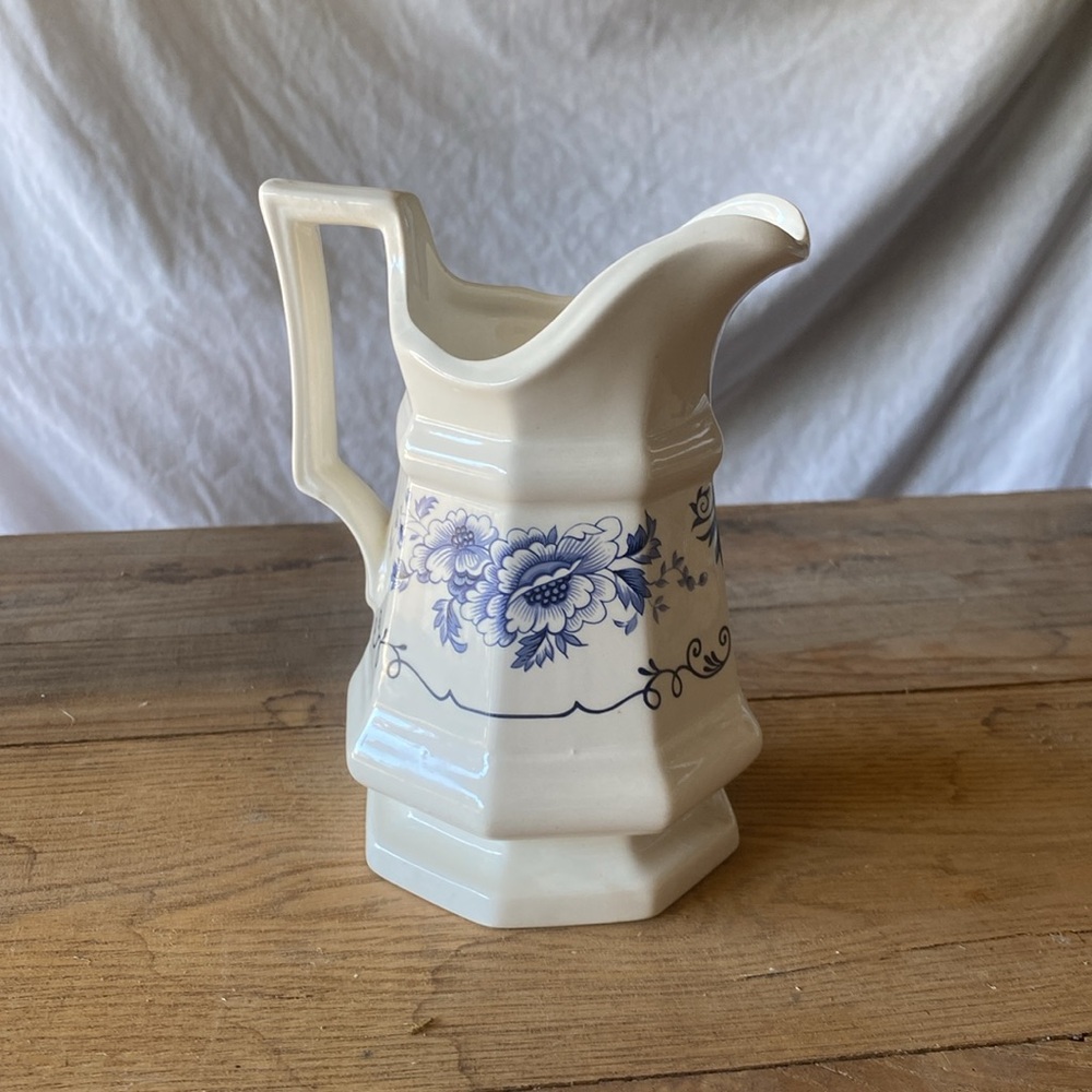 The Henry Ford museum- coffee creamer-The museum collection by Simpson LDT
